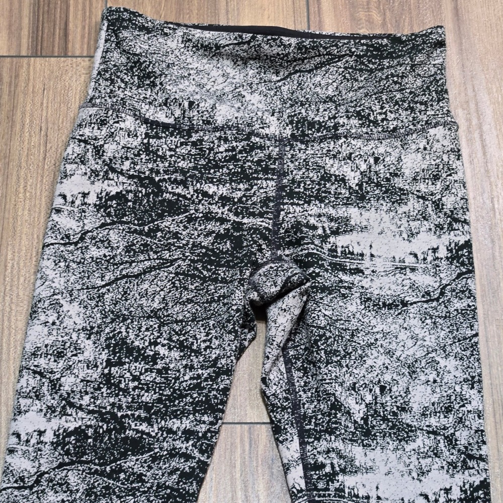 Athleta Elation Glades High Rise 7/8 Leggings Black White Abstract Print Yoga S - Picture 3 of 11